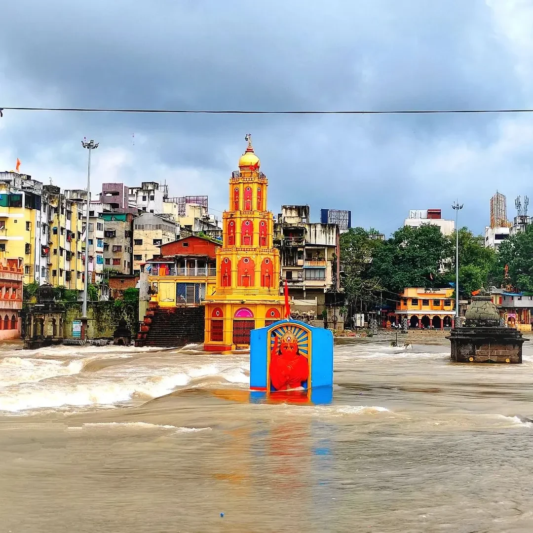 पंचवटी के प्राचीन मंदिर, गोदावरी तट और रामायण की ऐतिहासिक विरासत का मनोहारी दृश्य