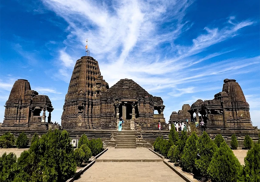 सिन्नर स्थित प्राचीन गोंदेश्वर महादेव मंदिर की भव्य हेमाड़पंथी वास्तुकला