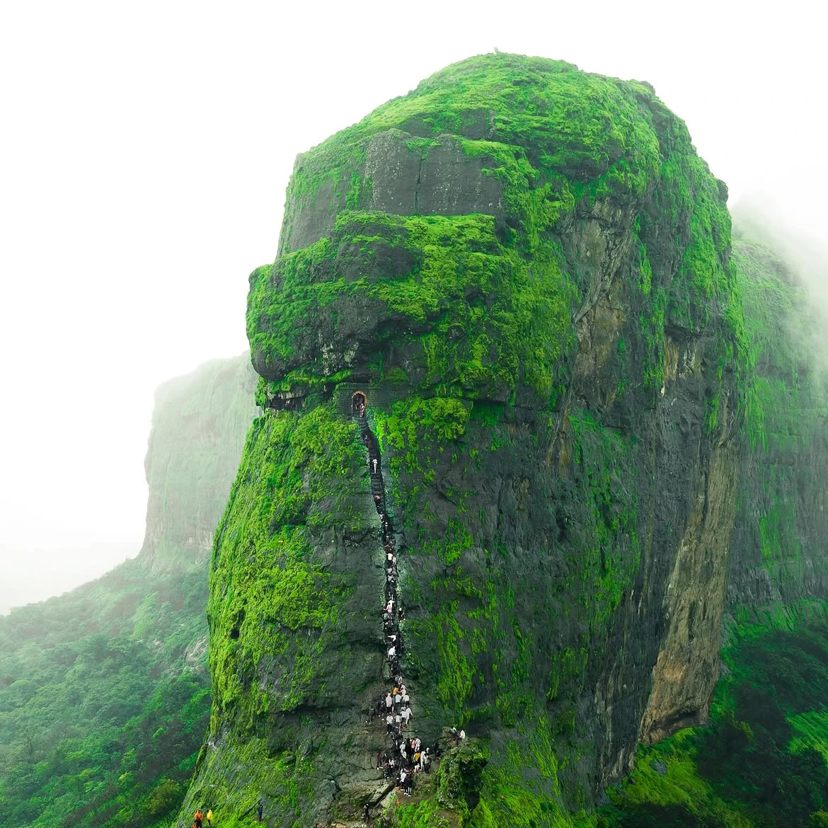 इगतपुरी की शांत वादियाँ, सह्याद्री पर्वतमाला और प्रकृति का अद्भुत नज़ारा